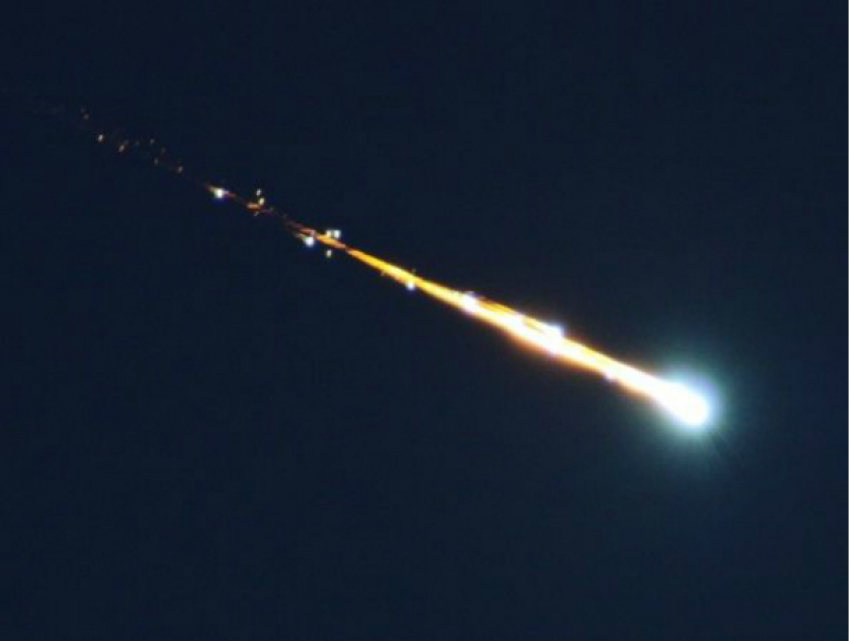 Пролетевший в небе над Ростовом огромный метеорит вызвал бурные обсуждения среди горожан