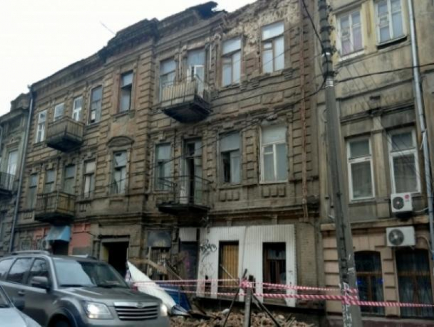 Власти выделили 102 млн рублей на расселение аварийного дома в центре Ростова