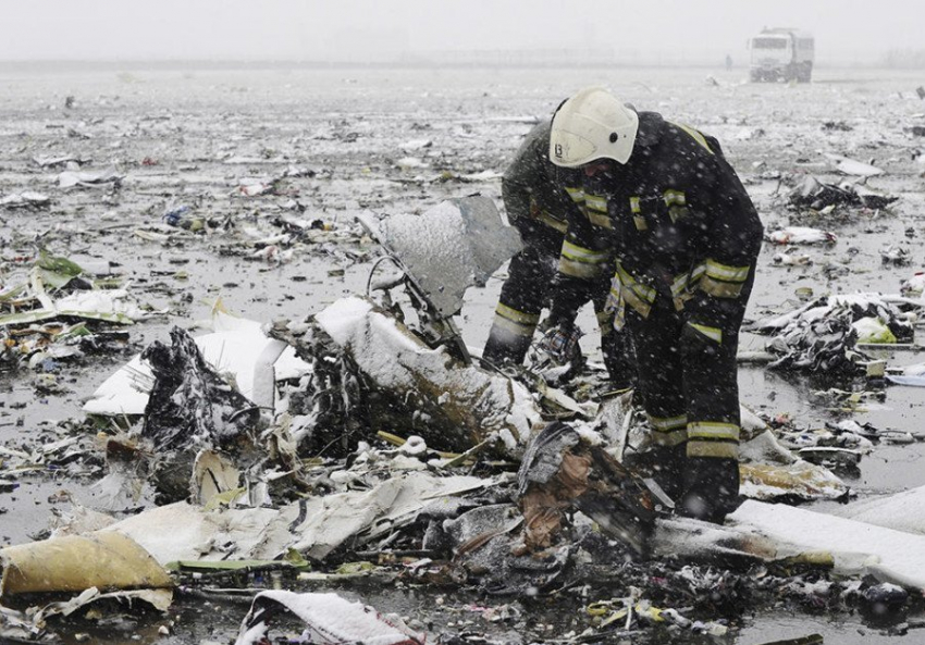 СМИ: У Boeing, упавшего в аэропорту Ростова, заклинило руль высоты