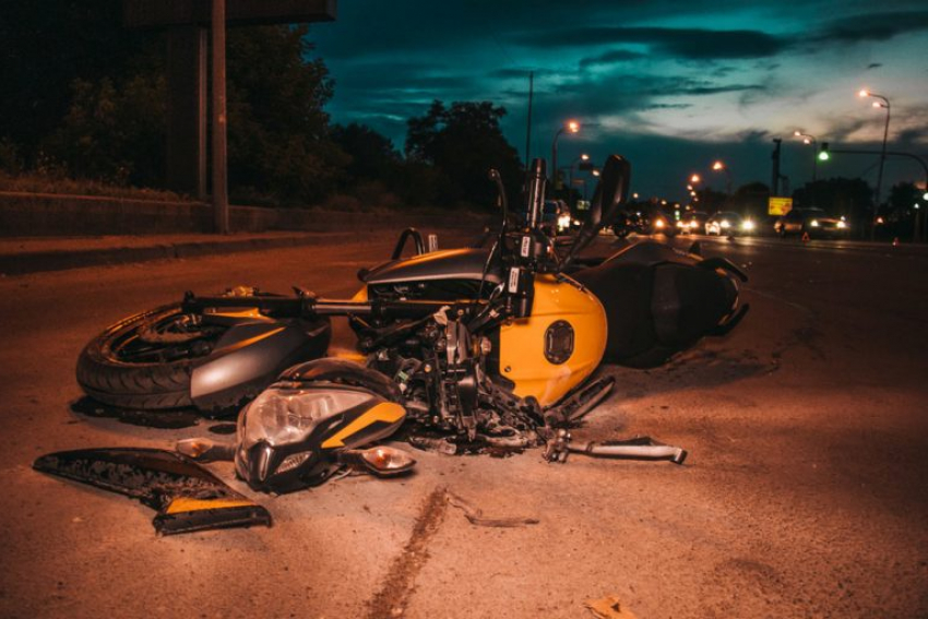 В Ростове на проспекте Нагибина насмерть разбился 29-летний мотоциклист