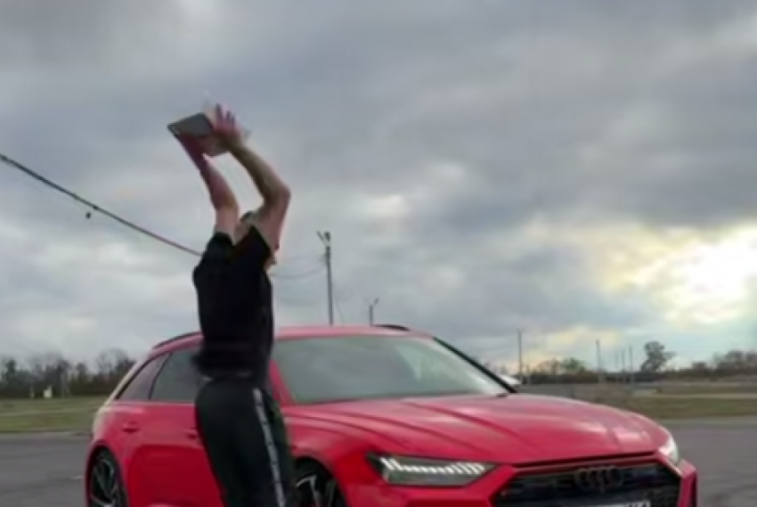 Очередной безумный поступок в сеть выложил ростовский каскадёр Евгений Чеботарев