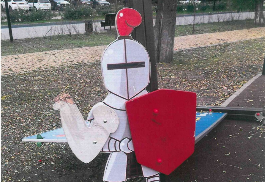 В Ростове-на-Дону выясняют, почему в парке 8 Марта приняли недоделанную детскую площадку