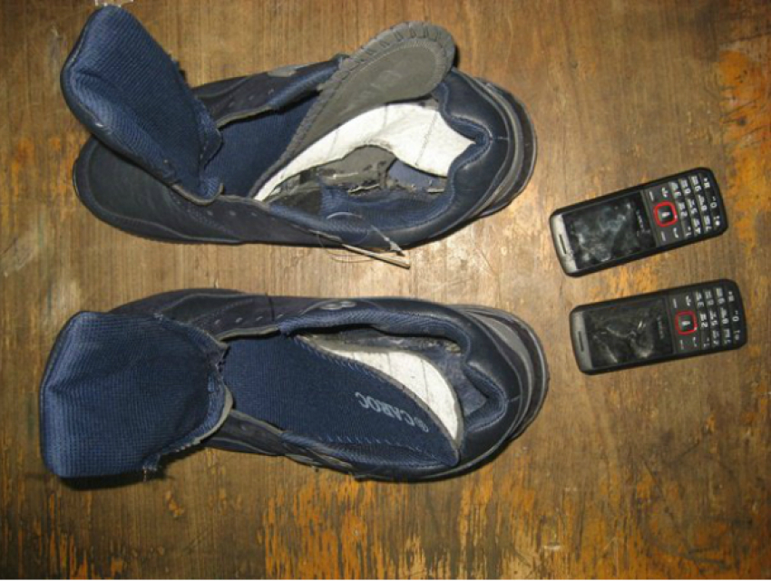 Мобильные телефоны в паре кроссовок попыталась протащить в донскую колонию местная жительница