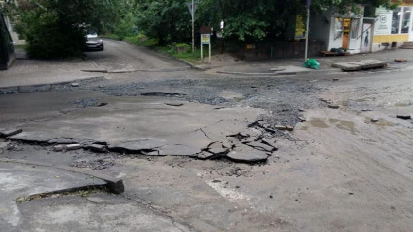 Более 300 происшествий зафиксировано в Ростове после сильного ливня