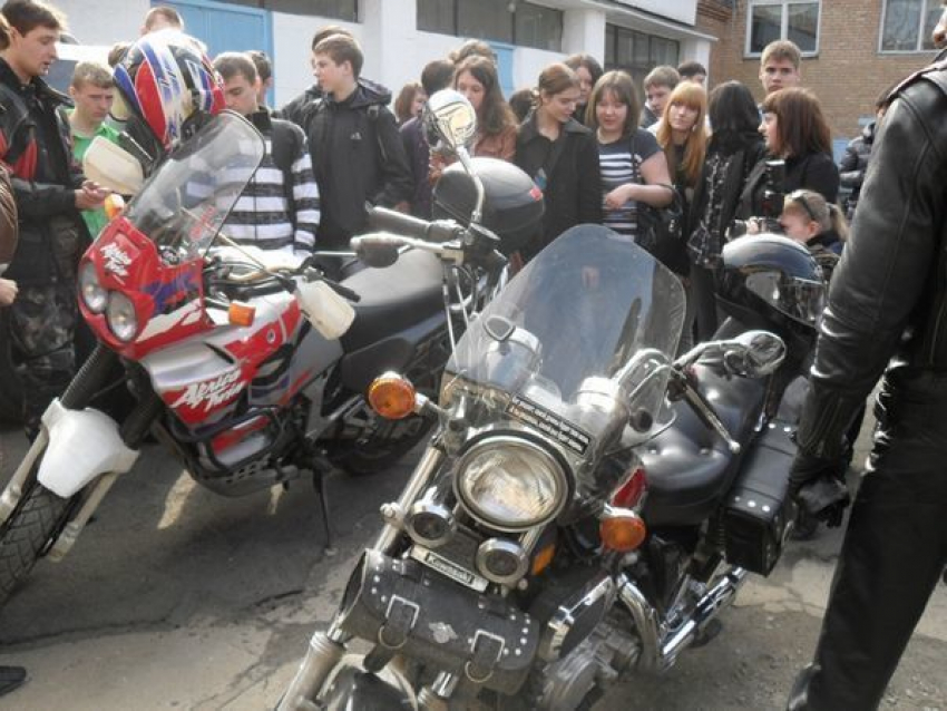 В Ростове байкеры с полицейскими напомнили о безопасности на дорогах