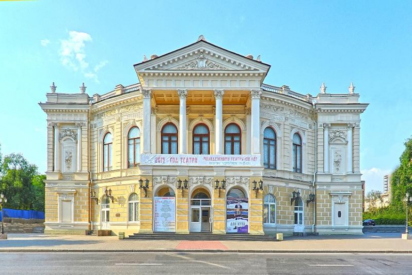 В Ростове на ремонт крыши Молодежного театра направят 31 млн рублей