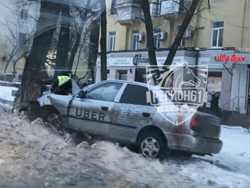 «Убивший» о дерево автомобиль такси водитель-новичок страшно покалечил своего пассажира в Ростове