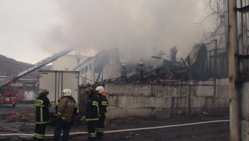 В Таганроге горели 300 квадратных  метров  складов 