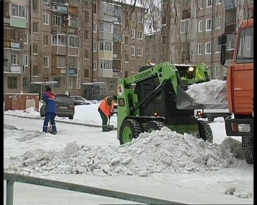 С ростовских дорог прошлой ночью вывезли около 2,5 тысяч тонн снега