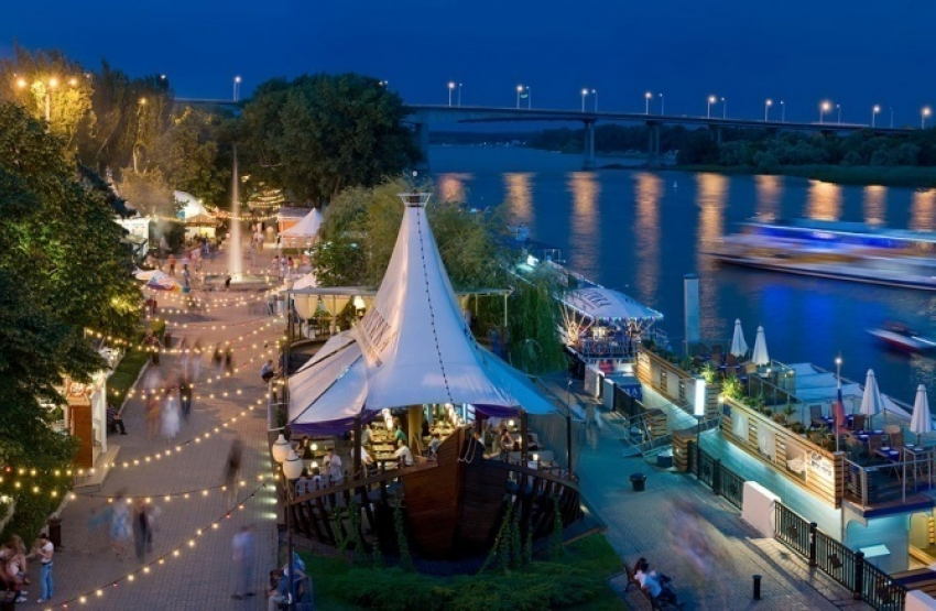 На ростовской набережной тротуарную плитку заменят на гранит