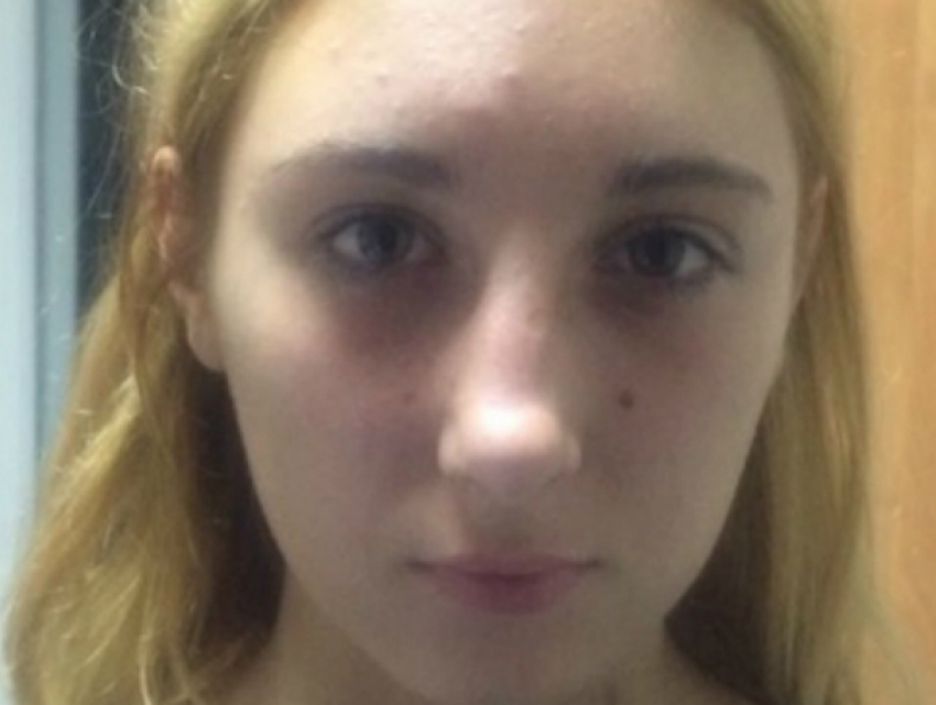 Худенькая светловолосая 14-летняя девочка пропала без вести в Ростовской области