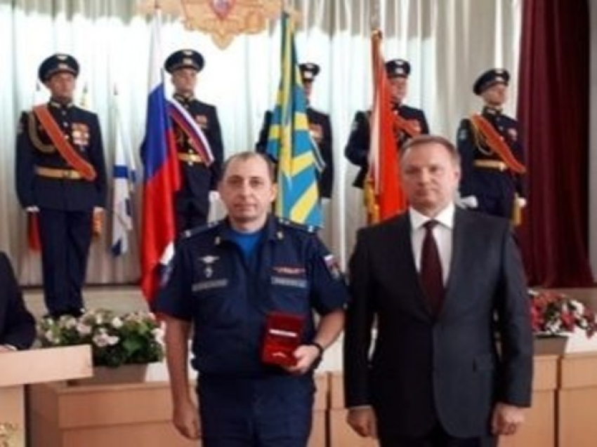 Пятерых храбрых и мужественных воинов-авиаторов наградили знаками губернатора Ростовской области 