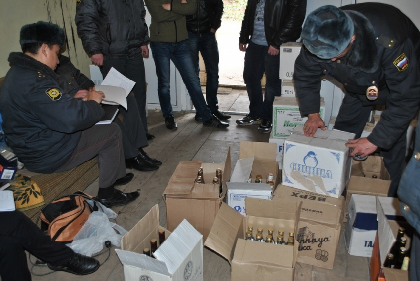 Около семи тысяч бутылок с водкой изъяли у предпринимателя из Волгодонска