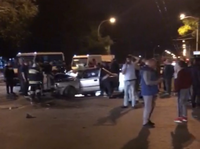 В Волгодонске пассажирка погибла в страшной аварии с маршруткой