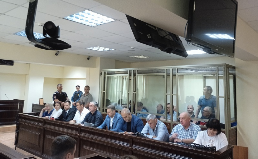 В Ростове начался судебный процесс над участниками ОПГ на аксайских рынках