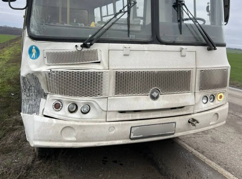 Водитель автобуса нарушил ПДД и насмерть сбил 47-летнюю женщину в Ростовской области 