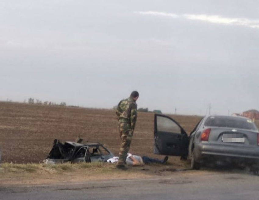 Два человека погибли в страшной аварии под Ростовом