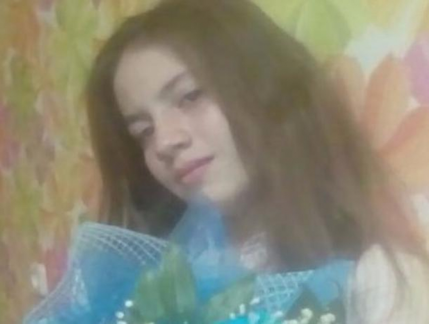 Кареглазую 10-летнюю школьницу разыскивают в Ростовской области