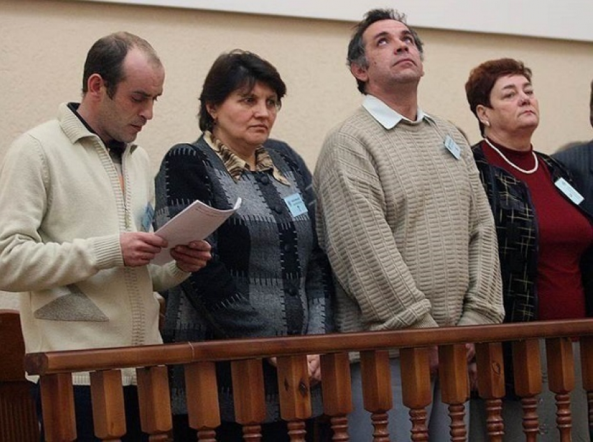 Возвращения суда присяжных для пенсионеров-убийц добился житель Ростова