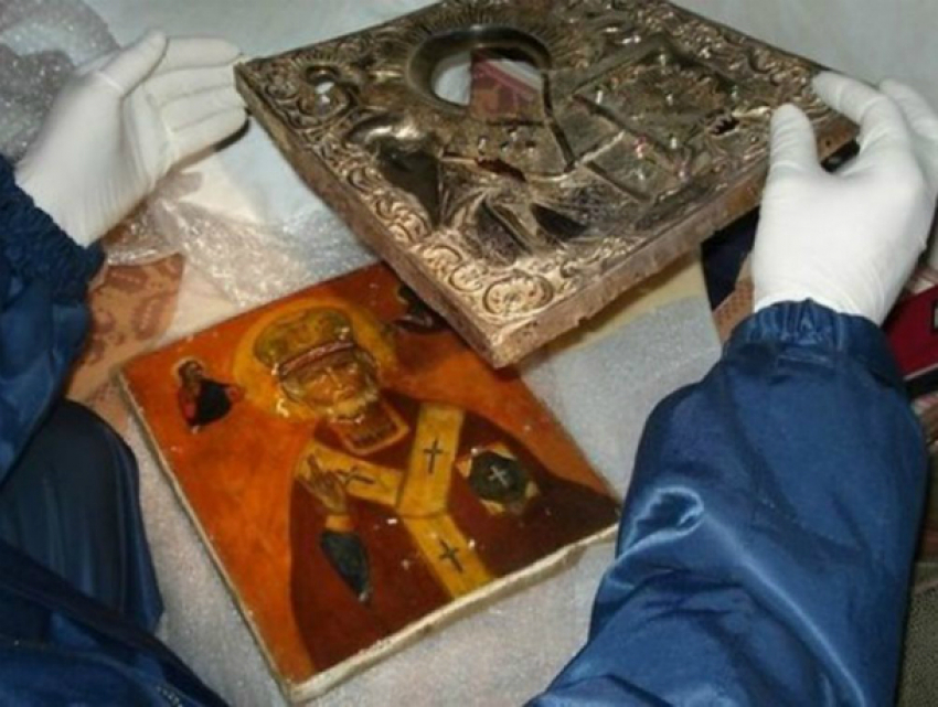 Ради четырех икон и бижутерии молодой ростовчанин избил хозяйку частного дома в Подмосковье