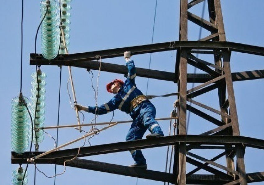 Жителям всей улицы в Ростове электрики устроят трехнедельную «дневную темень"