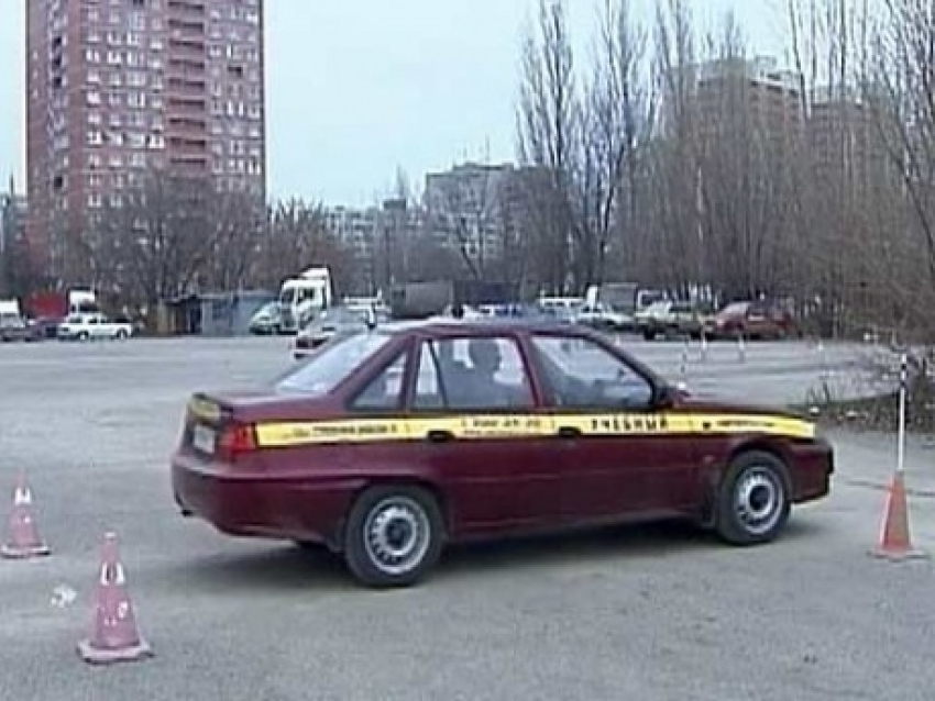 Ростовских инструкторов автошкол оштрафовали за нарушение ПДД