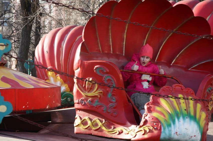 В парке Горького заработали аттракционы