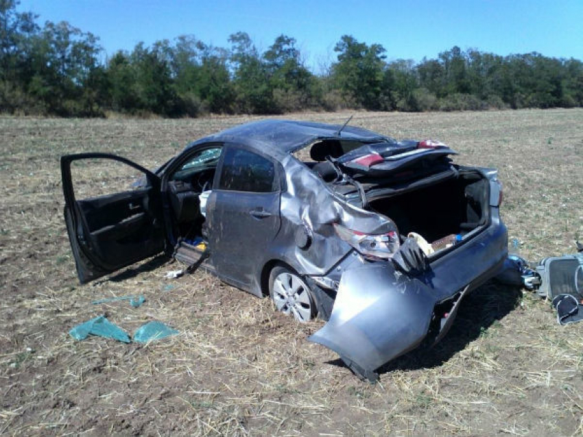 На трассе в Ростовской области перевернулась «Киа Рио»