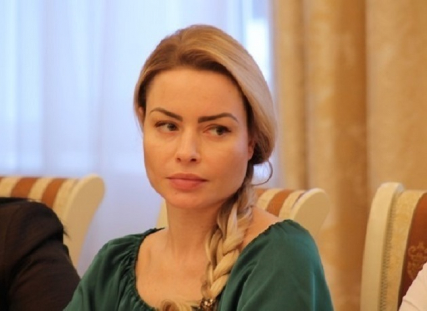 Ростовчанин обвинил красавицу-актрису Наталью Сундееву в обмане горожан