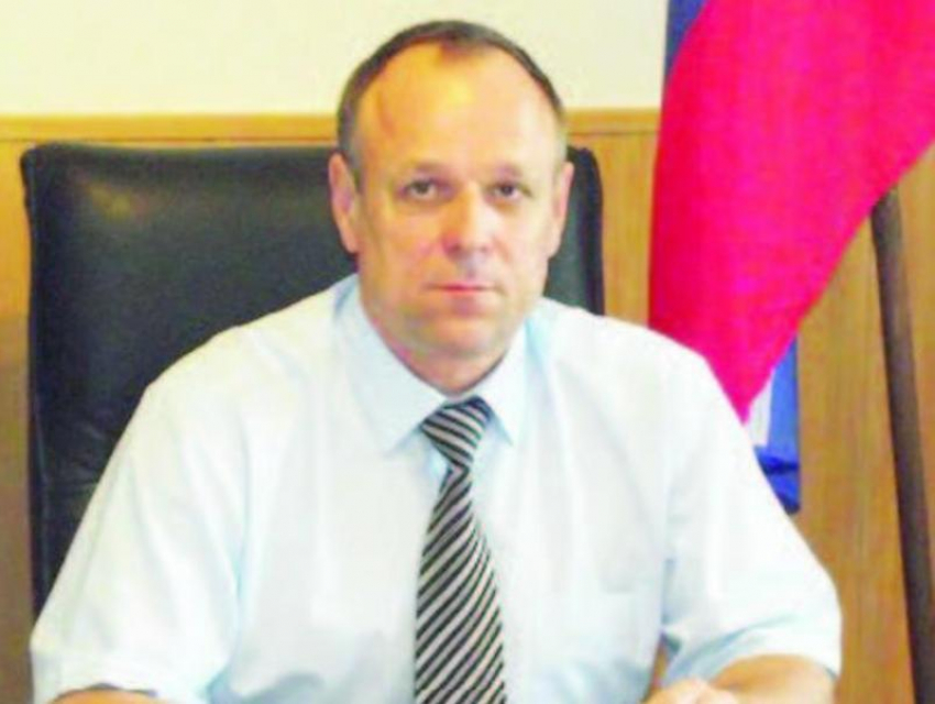Ушедший на пенсию после драки школьниц начальник отдела образования Кагальницкого района вернулся на свой пост