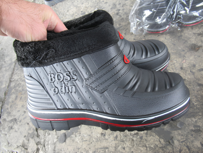 В Ростовской области пресекли незаконный ввоз 8 тысяч пар поддельной обуви 