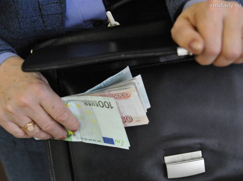 В Ростовской области зарплата чиновников увеличилась на 10 %