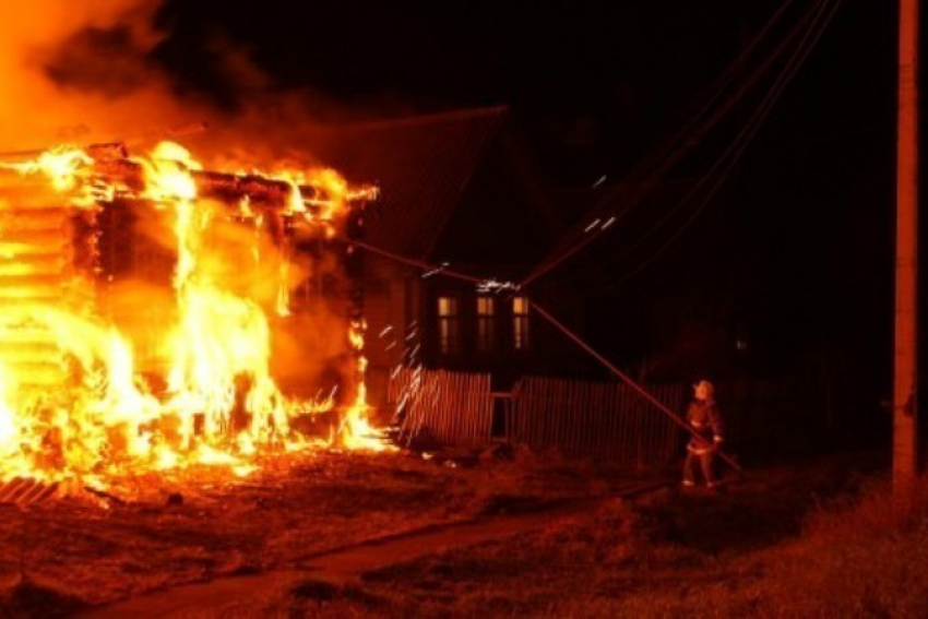 Двое детей погибли на пожаре в Ростове 
