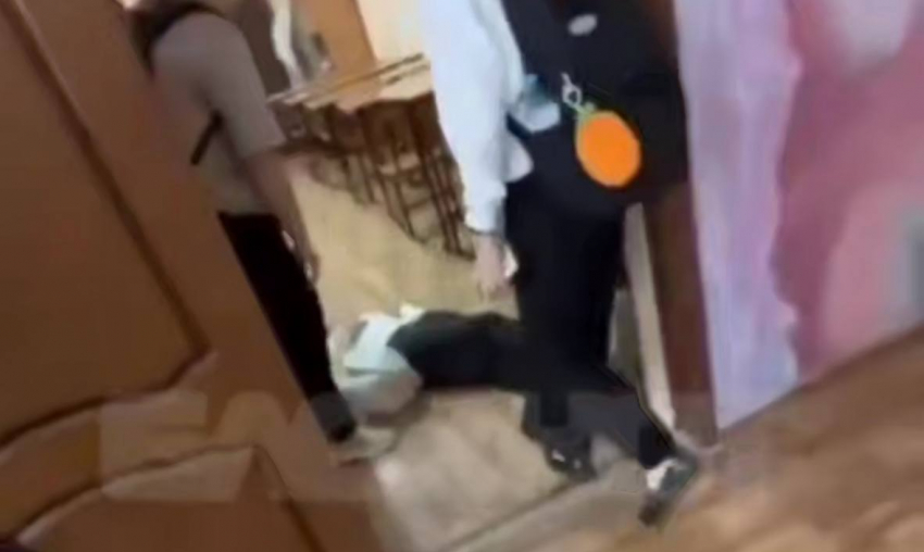 СК возбудили уголовку на школьника, отправившего девочку в нокаут  