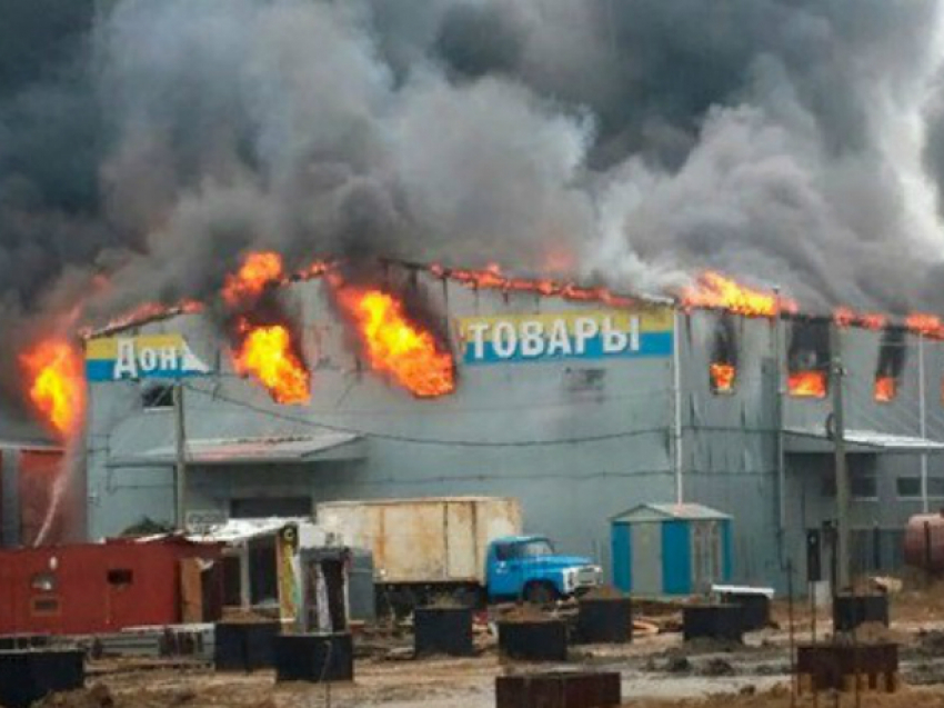 Крупные рынки проверят в Ростовской области после серии страшных пожаров