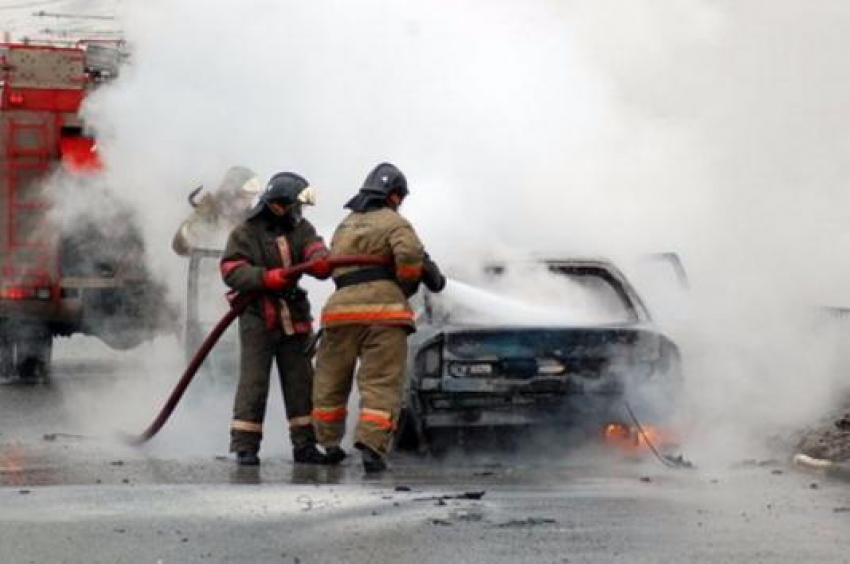 В Ростове за два выходных дня сгорело три авто