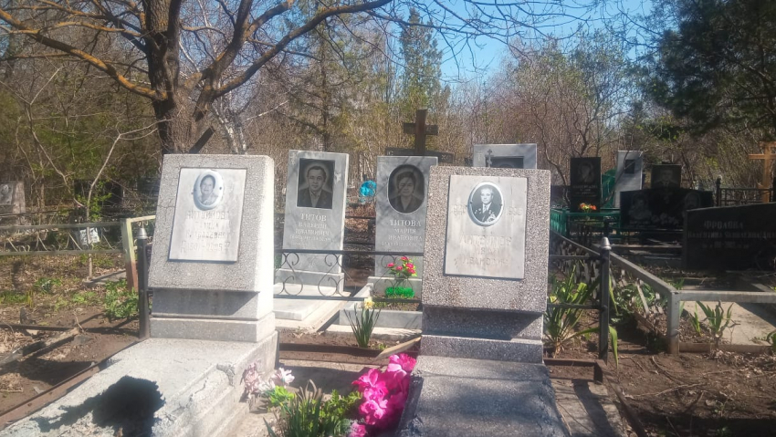 Причиной разрушения могильной плиты на Северном кладбище назвали время