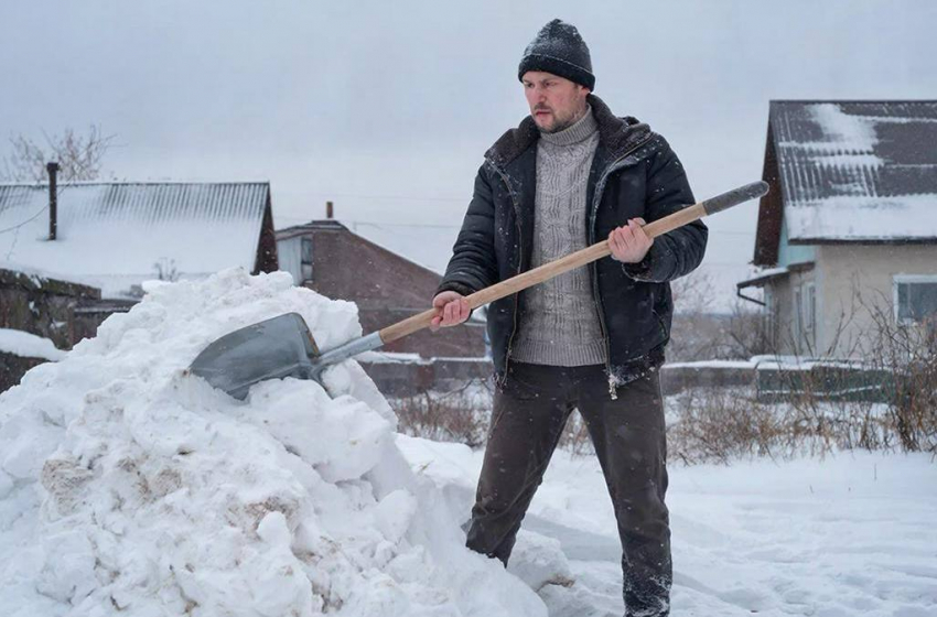 Ростовчанам рекомендуют убирать снег вместо фитнеса   