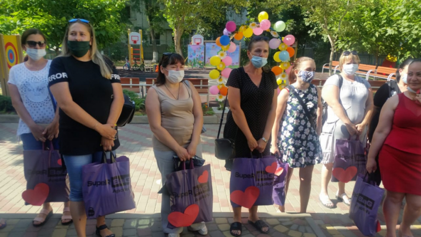Ростовчанам с детьми-детсадовцами выдали продуктовые наборы