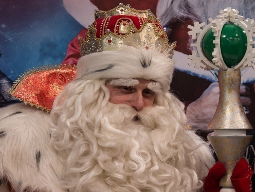 Дед Мороз из Великого Устюга пообщался с ребятами из шахтинского кадетского корпуса