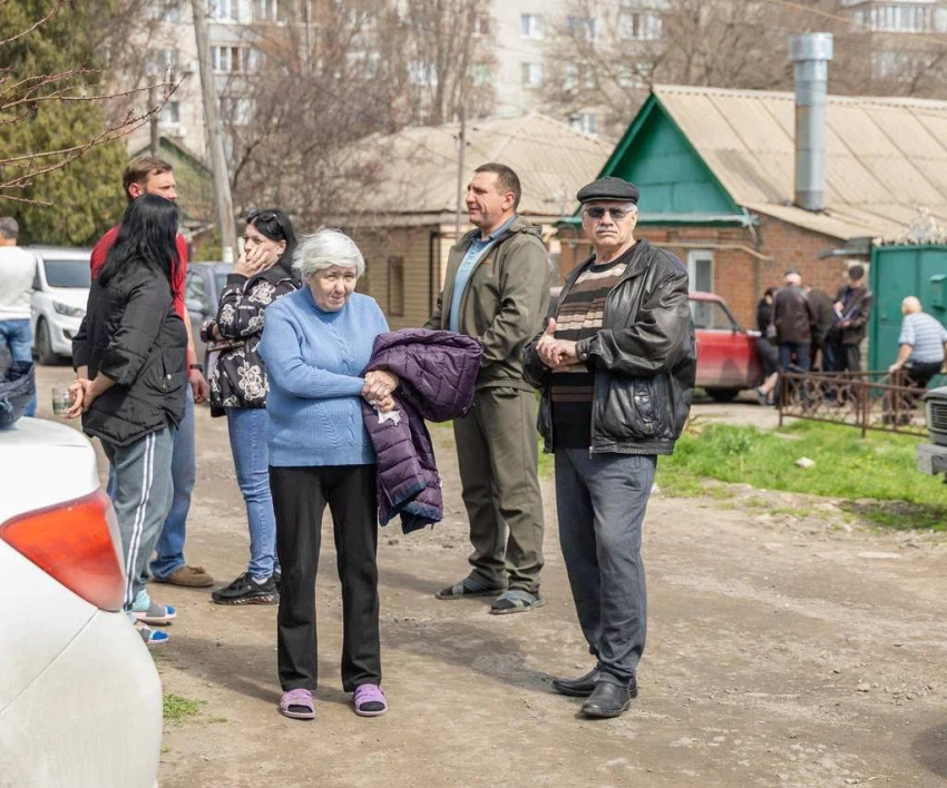 В Таганроге продолжают устранять последствия массированной атаки БПЛА