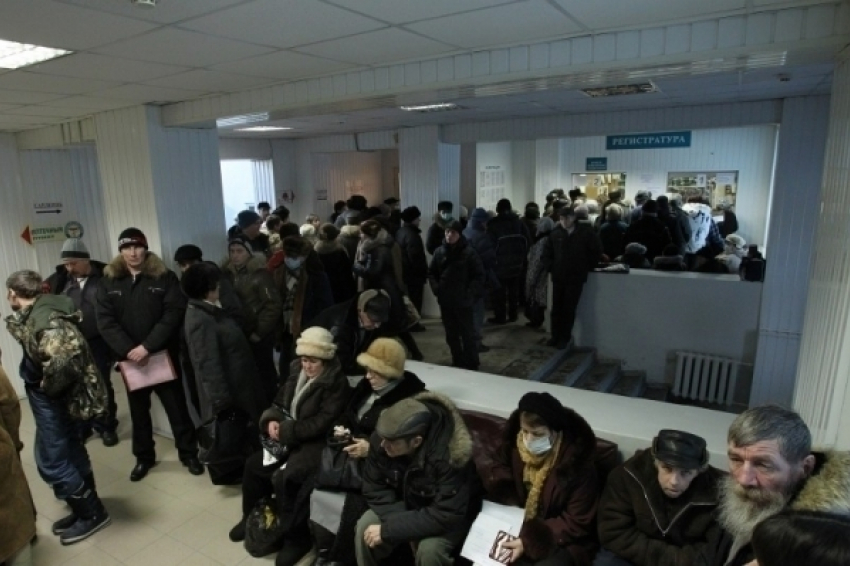  Ростовчан  стали чаще класть в больницы, а количество врачей уменьшилось