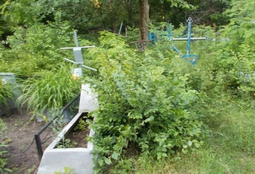 В Ростовской области прокуратура не дает властям узаконить кладбище