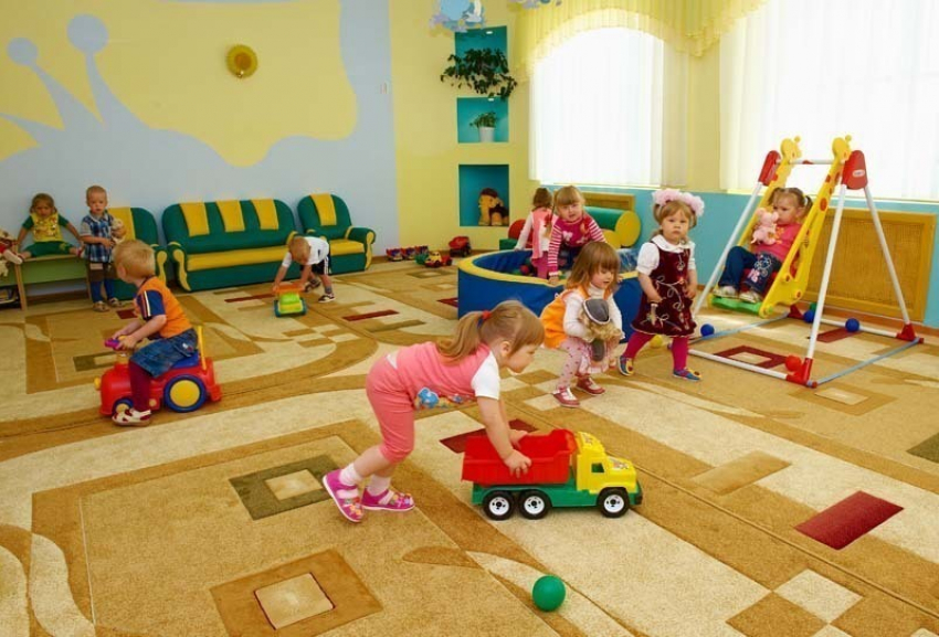 Сотрудницу отдела образования из Азовского района осудили за две взятки 