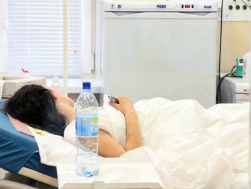 Знакомых и родственников попавшей под колеса минивэна «восточной» девушки разыскивают в Ростове