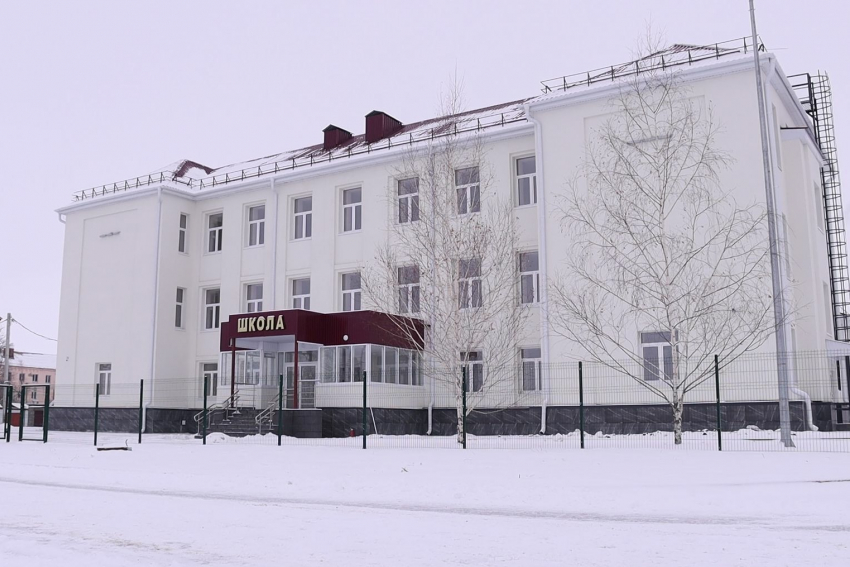 В Ростовской области впервые за 58 лет отремонтировали школу в Углегорском