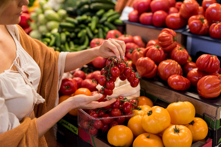 Летний урожай может замедлить рост цен на продукты в Ростовской области