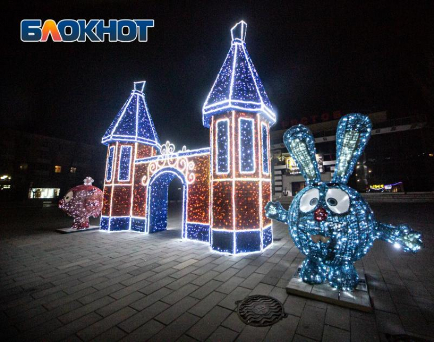 Раскритикованных «Смешариков» возле кинотеатра «Ростов» увезли 