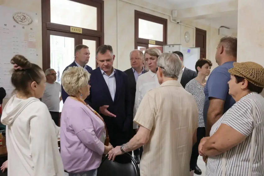Тушение пожара в морпорту Таганрога займет несколько дней, жителям предоставят гостиницы