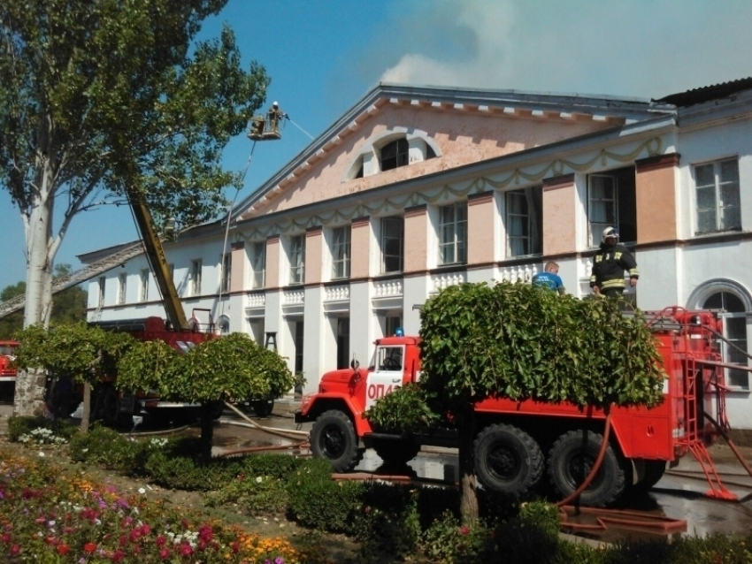 Пожар в донецком  Доме культуры локализован